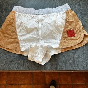 Free People Women’s Two-Tone Athletic Shorts in White and Tan NYLON 🫶💗❤️ feather